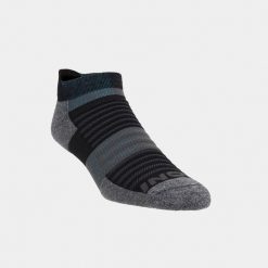 Skarpety biegowe Inov-8 Active Low. Czarne skarpetki damskie Inov-8, bez wzorów. Za 46.99 zł.