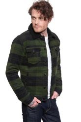 KURTKA ZIMOWA WRANGLER THE TRUCKER RIFLE GREEN W4D2SGG13 112129114. Zielone kurtki męskie Wrangler, na zimę, m, bez wzorów, bez kaptura. Za 359.99 zł.