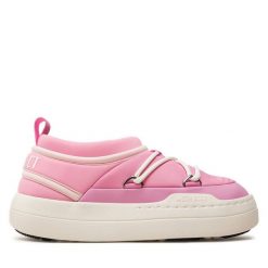 Botki Moon Boot. Czerwone botki damskie Moon Boot, bez wzorów, bez obcasa, na płaskiej podeszwie, bez zapięcia. Za 429.99 zł.