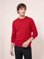 Bawełniany sweter basic - czerwony. Czerwone swetry męskie Sinsay, l, bez wzorów, z bawełny, bez kołnierzyka, bez ramiączek. Za 39.99 zł.