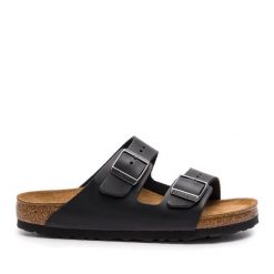 Klapki Birkenstock. Czerwone klapki damskie Birkenstock, bez wzorów, bez obcasa, bez zapięcia. Za 299.99 zł.