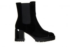 Botki Lola Lola by Sca'viola S-79 Black Suede 047207, Czarny, Skóra naturalna - 41. Czarne botki damskie Sca'viola, bez wzorów, z gumy, klasyczne, bez obcasa, na platformie, bez zapięcia. W wyprzedaży za 399.00 zł.