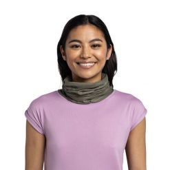 Komin na szyję - Bandana BUFF Coolnet UV® Solid. Zielone szaliki męskie Buff, bez wzorów, z elastanu. Za 79.99 zł.