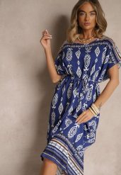 Niebieska Wiskozowa Sukienka o Pudełkowym Kroju w Etniczny Print Miriliana. Niebieskie sukienki damskie Renee, na co dzień, xl, z aplikacjami, z jeansu, eleganckie, bez kołnierzyka, bez ramiączek, maxi, kopertowe. Za 49.99 zł.