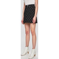 Calvin Klein Jeans - Spódnica. Czarne spódnice damskie Calvin Klein Jeans, na co dzień, bez wzorów, z bawełny, casualowe, mini, proste. W wyprzedaży za 269.90 zł.