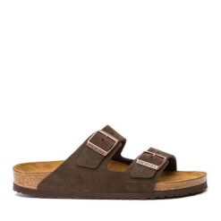 Klapki Birkenstock. Brązowe klapki damskie Birkenstock, bez wzorów, bez obcasa, bez zapięcia. Za 599.99 zł.