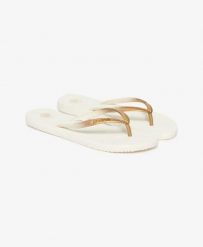 Superdry Klapki Core Metallic z gumy i EVA – OFF WHITE. Białe klapki damskie Superdry, na lato, bez wzorów, z gumy, wakacyjne, bez obcasa, bez zapięcia. Za 85.80 zł.
