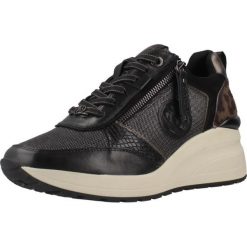 Buty CARMELA 169392 Czarny. Czarne obuwie trekkingowe damskie Carmela, ze skóry, bez zapięcia. Za 403.61 zł.