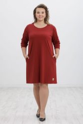 Trapezowa sukienka Emma w kolorze palonej cegły XXL. Sukienki damskie Moda Size Plus Iwanek, na imprezę, s, bez wzorów, z materiału, eleganckie, bez kołnierzyka, bez ramiączek, midi, trapezowe. Za 189.90 zł.