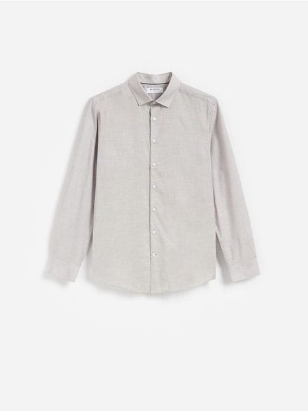 Gładka koszula regular fit - jasnoszary. Szare koszule męskie Reserved, l, bez wzorów, z bawełny, bez kołnierzyka, bez ramiączek. Za 139.99 zł.