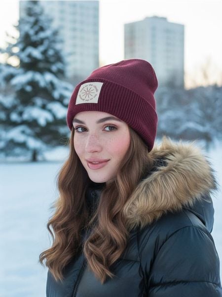 Prążkowana czapka beanie - bordowy. Czerwone czapki damskie Sinsay, bez wzorów, prążkowane. Za 29.99 zł.