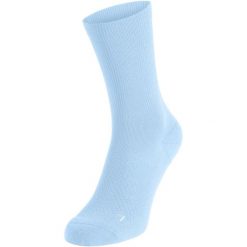 Skarpetki UNI ODLO Socks crew ESSENTIAL. Niebieskie skarpetki damskie ODLO, bez wzorów, z elastanu. Za 59.99 zł.