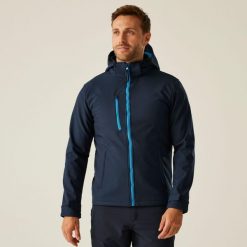 Męska 3-warstwowa kurtka softshell z kapturem Venturer z nadrukiem. Niebieskie kurtki męskie Regatta, na zimę, m, bez wzorów, z softshellu, sportowe, z kapturem. Za 269.99 zł.