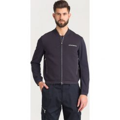 BLUZA Emporio Armani. Niebieskie bluzy męskie Emporio Armani, l, bez wzorów, z tkaniny, bez ramiączek, bez kaptura. Za 617.00 zł.