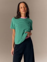 4F T-shirt regular damski - zielony S. Zielone t-shirty damskie 4F, s, bez wzorów, z materiału, eleganckie, bez kołnierzyka, bez ramiączek. Za 69.99 zł.