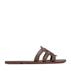 Klapki Nine West. Brązowe klapki damskie Nine West, bez wzorów, bez obcasa, bez zapięcia. Za 89.99 zł.