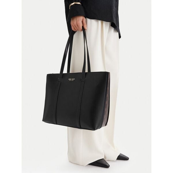 Torebka Nine West. Czarne shopperki damskie Nine West, bez wzorów, bez dodatków. Za 219.99 zł.