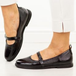 Czarne skórzane baleriny damskie Filippo Dp7742/26. Czarne balerinki damskie Filippo, na lato, bez wzorów, z jeansu, biznesowe, z okrągłym noskiem, bez obcasa, na płaskiej podeszwie, bez zapięcia. Za 219.00 zł.