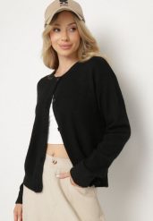 Czarny Kardigan o Klasycznym Kroju z Okrągłym Dekoltem Renfira. Czarne kardigany damskie Born2be, z aplikacjami, z jeansu, eleganckie, bez kołnierzyka. Za 149.99 zł.