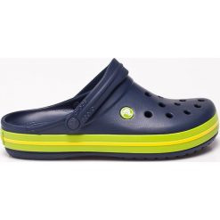 Crocs - Klapki. Niebieskie klapki męskie Crocs, bez wzorów, z materiału, z okrągłym noskiem, bez zapięcia. W wyprzedaży za 159.90 zł.