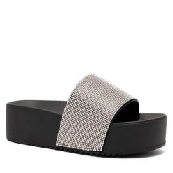 Klapki Clara Barson. Czarne klapki damskie Clara Barson, bez wzorów, bez obcasa, bez zapięcia. Za 49.99 zł.