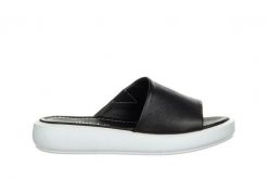 Klapki Bayla-161 161 72 11 Black 161497, Czarny, Skóra naturalna - 39. Czarne klapki damskie Bayla, na lato, bez wzorów, z materiału, bez obcasa, bez zapięcia. W wyprzedaży za 134.10 zł.