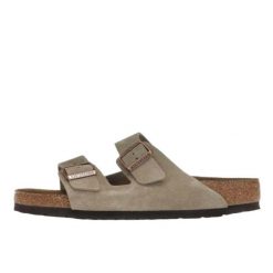 Klapki damskie Birkenstock Arizona. Brązowe klapki damskie Birkenstock, na lato, bez wzorów, z materiału, bez obcasa, bez zapięcia. Za 1,054.12 zł.