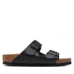 Klapki Birkenstock. Brązowe klapki damskie Birkenstock, bez wzorów, bez obcasa, bez zapięcia. Za 674.99 zł.