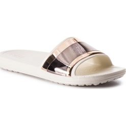 Klapki CROCS - Sloane metalblock Sld W 205358 Multi rose gold/Oyster. Żółte klapki damskie Crocs, bez wzorów, z materiału, bez obcasa, bez zapięcia. W wyprzedaży za 149.00 zł.