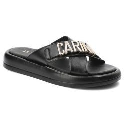 Czarne Klapki Carinii Modne Buty Damskie. Czarne klapki damskie Carinii, na lato, bez wzorów, z materiału, bez obcasa, bez zapięcia. Za 399.00 zł.