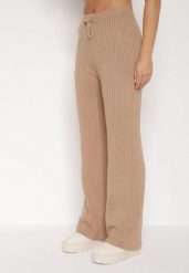 Beżowe Prążkowane Spodnie z Wełną o Szerokim Kroju z Wysokim Stanem Reinnia. Brązowe spodnie materiałowe damskie Born2be, bez wzorów, z jeansu, z podwyższonym stanem. Za 79.99 zł.