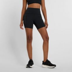 Spodenki damskie New Balance WS51271BK – czarne. Czarne szorty damskie New Balance, bez wzorów, z lycry, z podwyższonym stanem. Za 299.99 zł.