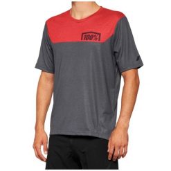 Dżersej z krótkim rękawem 100% airmatic. Czerwone bluzy męskie 100%, m, bez wzorów, z dżerseju, sportowe, bez ramiączek, bez kaptura. W wyprzedaży za 163.85 zł.