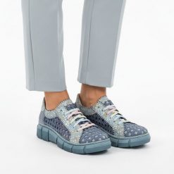 Półbuty damskie Maciejka, cholewka tekstylna z perforacją dekoracyjne aplikacje na całej powierzchni klasyczne sznurowanie miękka konstrukcja przy ko. Niebieskie półbuty damskie Maciejka, z aplikacjami, klasyczne, bez obcasa, bez zapięcia. Za 479.00 zł.