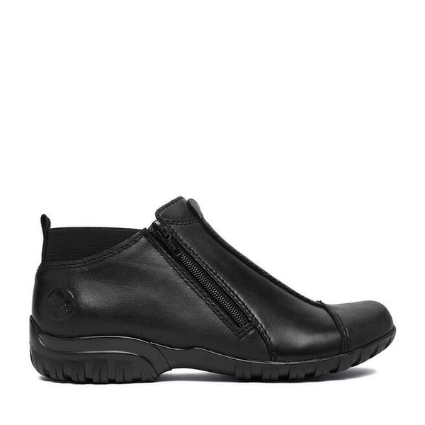 Botki Rieker. Czarne botki damskie Rieker, bez wzorów, bez obcasa, na płaskiej podeszwie, bez zapięcia. Za 379.99 zł.