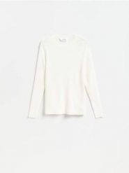 Dopasowany sweter muscle fit - złamana biel. Swetry męskie Reserved, l, bez wzorów, z dzianiny, bez kołnierzyka, bez ramiączek. Za 119.99 zł.
