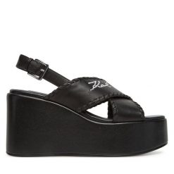 Sandały KARL LAGERFELD. Czarne sandały damskie KARL LAGERFELD, bez wzorów, bez obcasa, na koturnie, bez zapięcia. Za 559.99 zł.