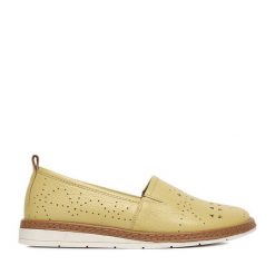 Półbuty Lasocki. Żółte półbuty damskie Lasocki, bez wzorów, bez obcasa, na płaskiej podeszwie, bez zapięcia. Za 199.99 zł.