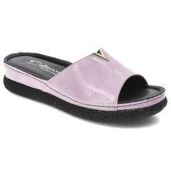 Różowe Klapki Pollonus Modne Obuwie Damskie. Czerwone klapki damskie Pollonus, na lato, bez wzorów, ze skóry, bez obcasa, na koturnie, bez zapięcia. Za 199.00 zł.