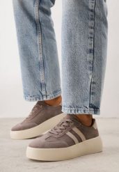 Brązowe Sneakersy Retro Tenisówki na Platformie z Zamszu Naturalnego Noanela. Brązowe trampki i tenisówki damskie Renee, bez wzorów, z jeansu, bez zapięcia. Za 199.99 zł.