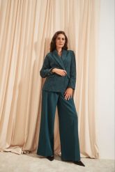 Marynarka w tweedowym stylu szmaragdowa. Zielone marynarki i żakiety damskie MOODO, bez wzorów, z poliesteru, bez kołnierzyka, bez ramiączek. W wyprzedaży za 83.99 zł.