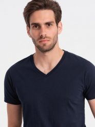 Klasyczna męska bawełniana koszulka z dekoltem w serek BASIC - granatowa V2. Niebieskie t-shirty męskie Ombre Clothing, m, bez wzorów, z bawełny, bez kołnierzyka, bez ramiączek. W wyprzedaży za 24.99 zł.