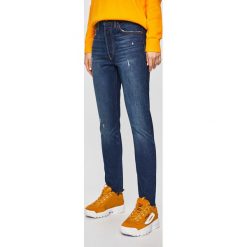 Levi's - Jeansy 501. Niebieskie jeansy damskie Levi's®, bez wzorów, z bawełny. W wyprzedaży za 299.90 zł.