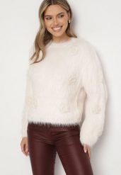 Jasnoróżowy Sweter z Wiskozą o Długim Włosiu z Ozdobną Aplikacją z Kwiatami Tailina. Czerwone swetry nierozpinane damskie Born2be, na zimę, z aplikacjami, z wiskozy, bez kołnierzyka, bez ramiączek. Za 119.99 zł.