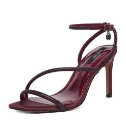 Sandały Nine West. Czerwone sandały damskie Nine West, bez wzorów, bez obcasa, na szpilce, bez zapięcia. Za 249.99 zł.
