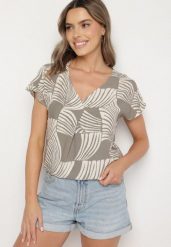 Zielona Bluzka z Wiskozy o Kroju Typu Nietoperz z Krótkim Rękawem Kosirelia. Zielone bluzki damskie Born2be, l, bez wzorów, z jeansu, eleganckie, bez kołnierzyka, bez ramiączek. Za 49.99 zł.