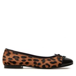 Baleriny Tory Burch. Brązowe balerinki damskie Tory Burch, bez wzorów, bez obcasa, bez zapięcia. Za 1,049.00 zł.