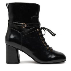 Trzewiki PINKO. Czarne botki damskie Pinko, bez wzorów, bez obcasa, na słupku, bez zapięcia. Za 809.99 zł.