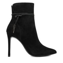 Botki Eva Minge. Czarne botki damskie Eva Minge, bez wzorów, bez obcasa, na szpilce, bez zapięcia. Za 449.99 zł.