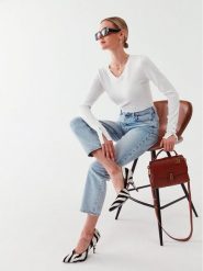 Guess Sweter W2YR31 Z2V62 Biały Regular Fit. Białe swetry nierozpinane damskie Guess, m, z aplikacjami, z wiskozy, bez kołnierzyka, bez ramiączek. Za 222.14 zł.